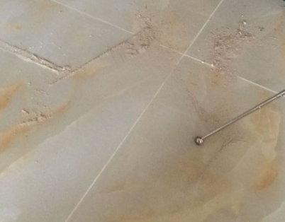 新沂瓷砖空鼓维修公司分享粘合剂选择不当在瓷砖铺贴过程中可能导致以下问题