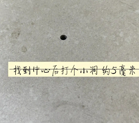 新沂瓷砖空鼓维修公司专业解答在瓷砖铺贴过程中，如果砂料搅拌不均匀，将会带来以下问题