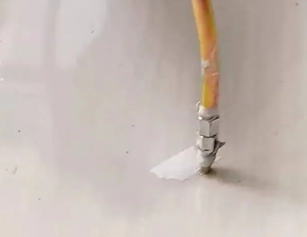 新沂瓷砖空鼓维修公司专业解答在瓷砖铺贴过程中，如果使用的砂料过粗（如全部使用了粗砂），可能会导致以下问题